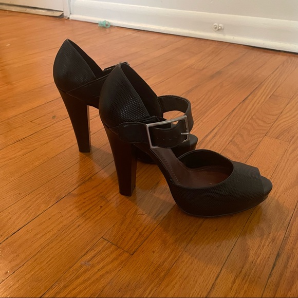 Gianni Bini Platform Heels - Picture 4 of 10